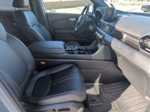 Used 2025 Honda Pilot TrailSport image 31