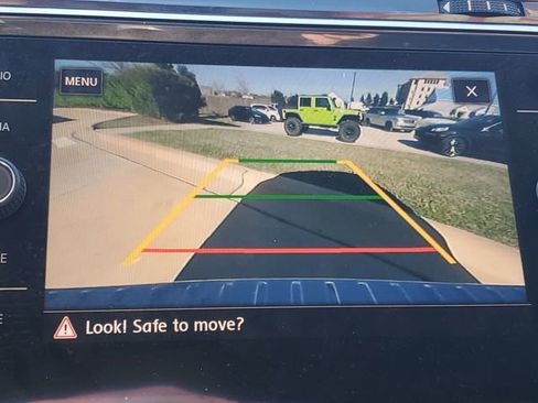 Used 2019 Volkswagen Tiguan SE image 22