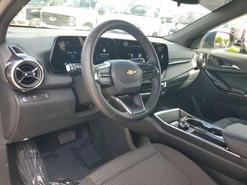 Used 2026 Chevrolet Equinox LT FWD image 9