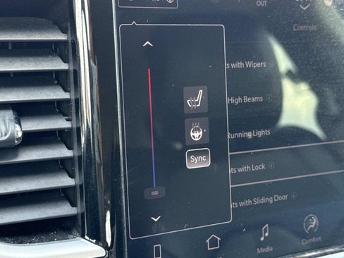 Used 2024 Chrysler Pacifica Limited FWD image 31