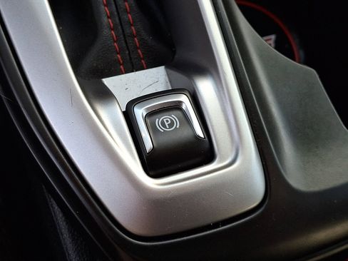 Certified 2025 Chevrolet Trax RS w/ Sunroof Package image 27