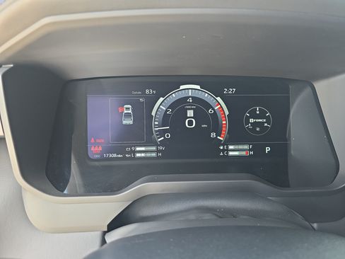 Used 2024 Toyota Tundra Platinum w/ TRD Off-Road Package AWD/4WD image 18