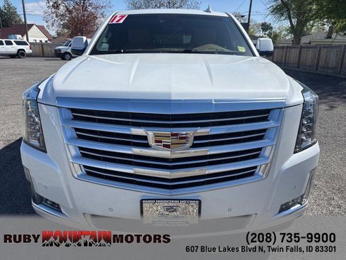 Used 2017 Cadillac Escalade Platinum AWD/4WD image 2