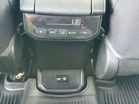 Used 2021 Toyota Highlander LE AWD/4WD image 18