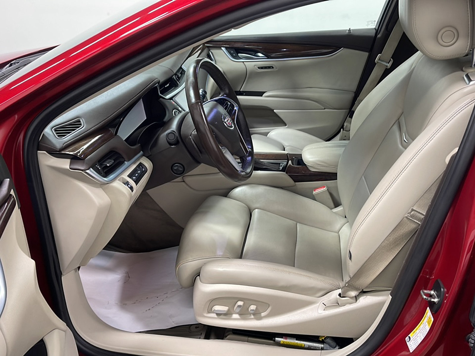 Used 2014 Cadillac XTS Premium w/ Driver Assist Package FWD image 2