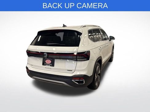 Used 2025 Volkswagen Taos SE AWD/4WD image 9