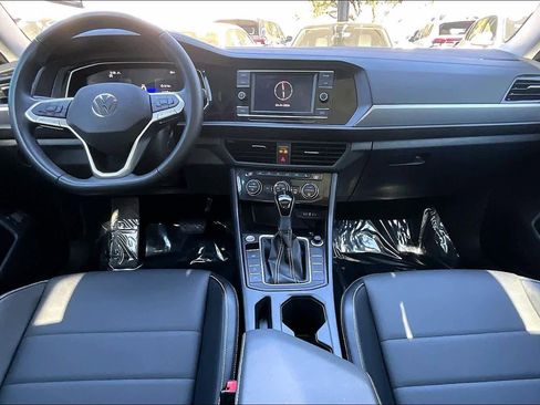 Used 2024 Volkswagen Jetta SE w/ Panoramic Sunroof Package image 16