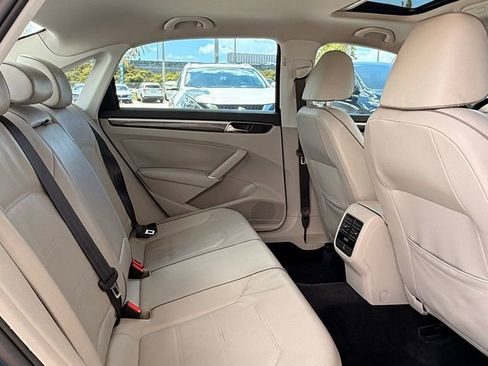 Used 2018 Volkswagen Passat 2.0T SE w/ SE Lighting Package FWD image 8