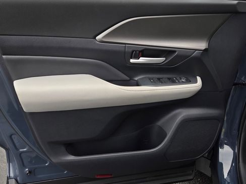 Certified 2026 Toyota Grand Highlander XLE image 9