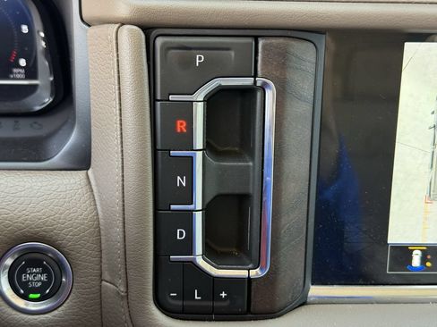Used 2024 GMC Yukon XL Denali AWD/4WD image 19