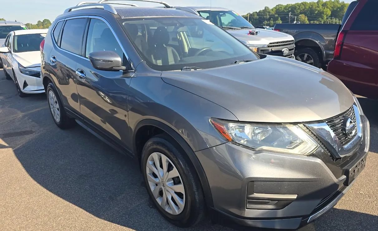 Used 2017 Nissan Rogue S w/ S Appearance Package FWD image 2