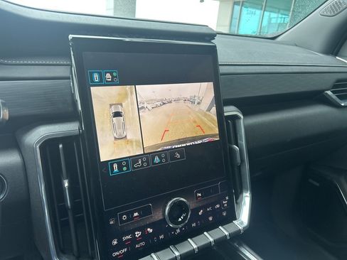 Used 2025 GMC Acadia Elevation image 25