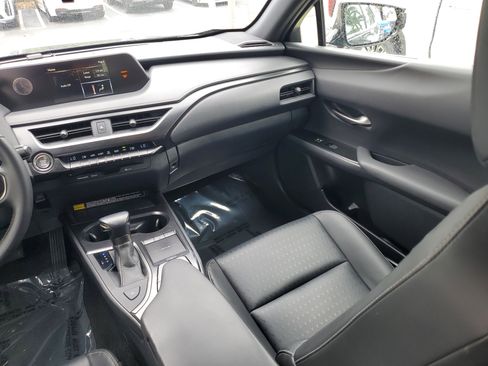Used 2021 Lexus UX 200 w/ Accessory Package (Z1) FWD image 14
