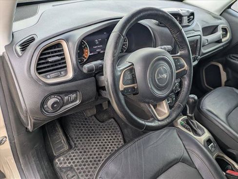 Used 2017 Jeep Renegade Trailhawk AWD/4WD image 10