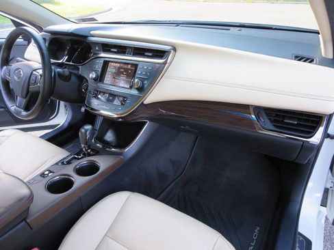 Used 2014 Toyota Avalon Limited image 17