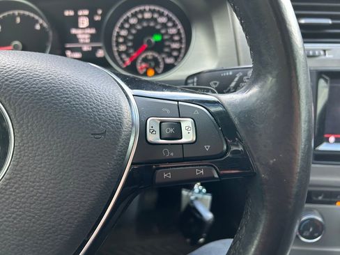 Used 2015 Volkswagen Golf TDI S image 17
