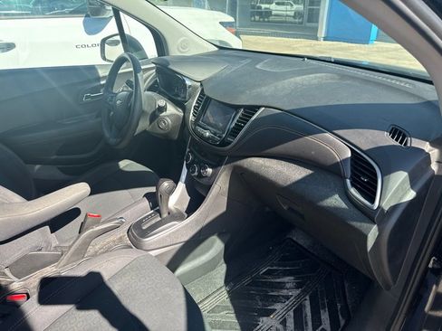 Used 2020 Chevrolet Trax LS w/ Tint and Cruise Package FWD image 5