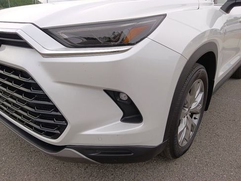 Used 2024 Toyota Grand Highlander AWD image 9