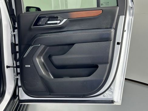 Used 2025 GMC Yukon XL Denali w/ Sun & Power Step Package image 12