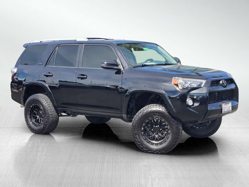 Used 2018 Toyota 4Runner SR5 AWD/4WD image 1