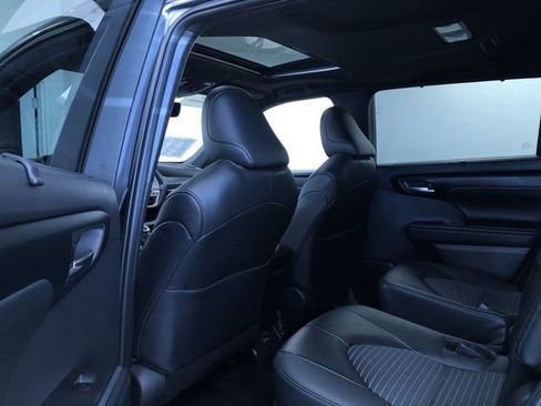 Certified 2025 Toyota Highlander XSE AWD/4WD image 11