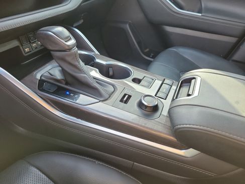 Used 2021 Toyota Highlander Platinum image 29