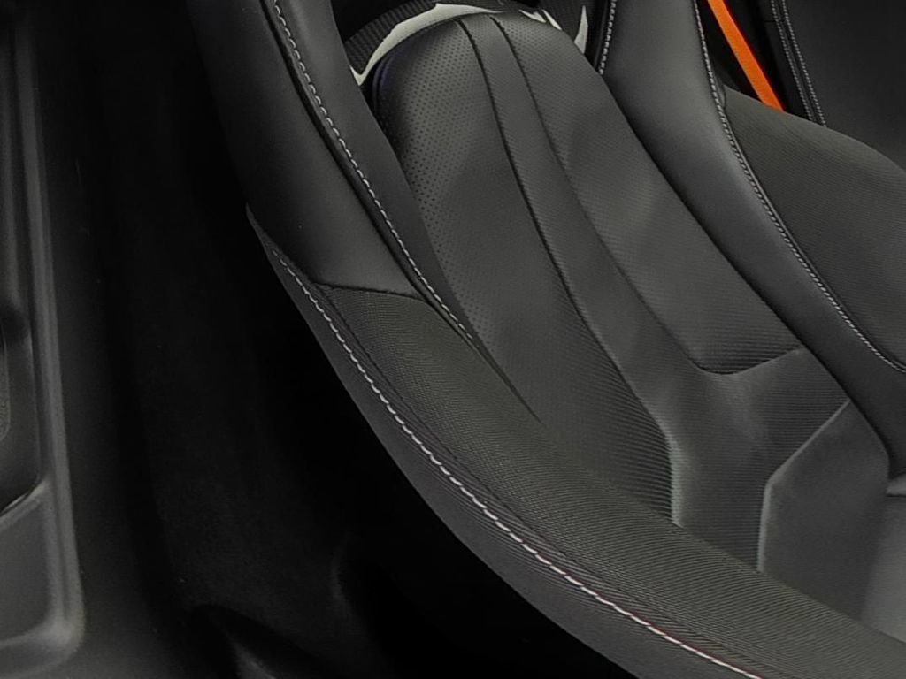 Used 2023 Chevrolet Corvette Stingray Premium Conv w/ Z51 Performance Package RWD image 14