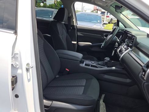 Used 2023 Kia Sorento LX FWD image 18