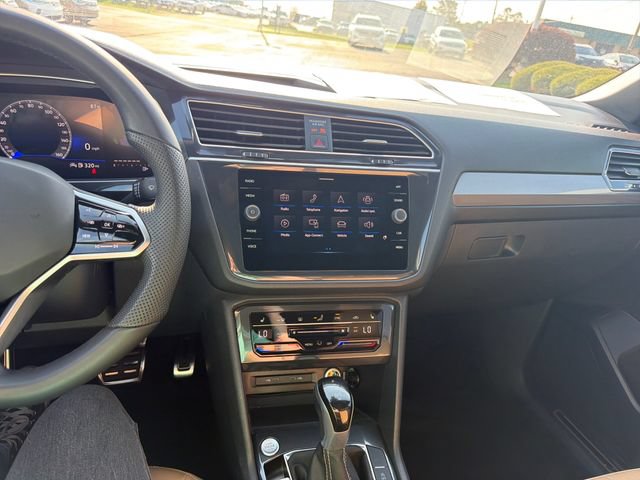 Certified 2024 Volkswagen Tiguan SE R-Line AWD/4WD image 17