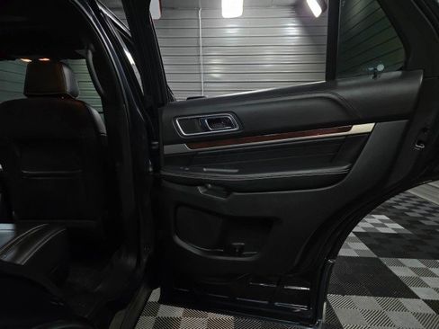 Used 2017 Ford Explorer Platinum image 37