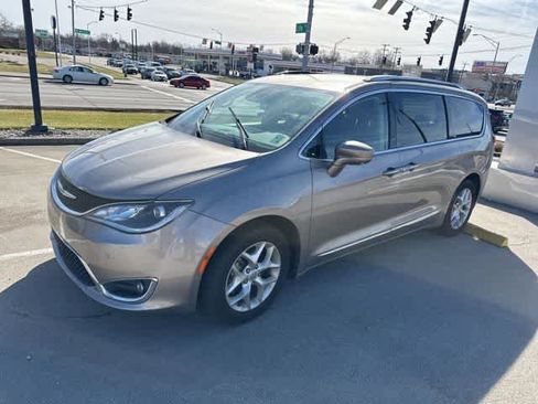 Used 2018 Chrysler Pacifica Touring-L Plus w/ Advanced Safetytec Group image 10