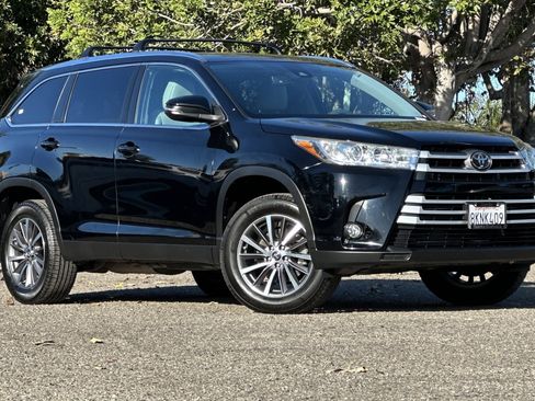 Used 2019 Toyota Highlander XLE image 2