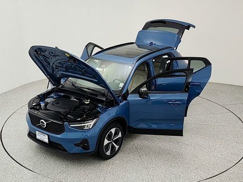 Certified 2023 Volvo XC40 B5 Plus AWD/4WD image 39