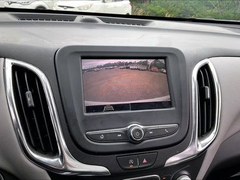 Used 2022 Chevrolet Equinox LS w/ LS Convenience Package FWD image 11