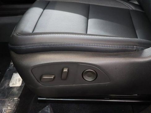 New 2026 Chevrolet Equinox EV LT image 12