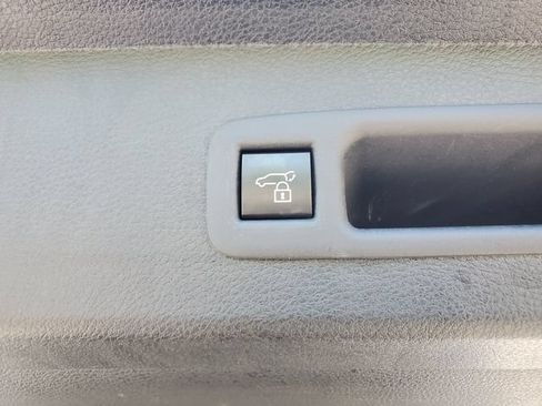 Certified 2025 Toyota Sienna XLE FWD image 8