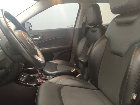 Used 2019 Jeep Compass Latitude FWD image 17