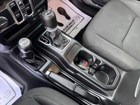 Used 2021 Jeep Wrangler Unlimited Sport image 30
