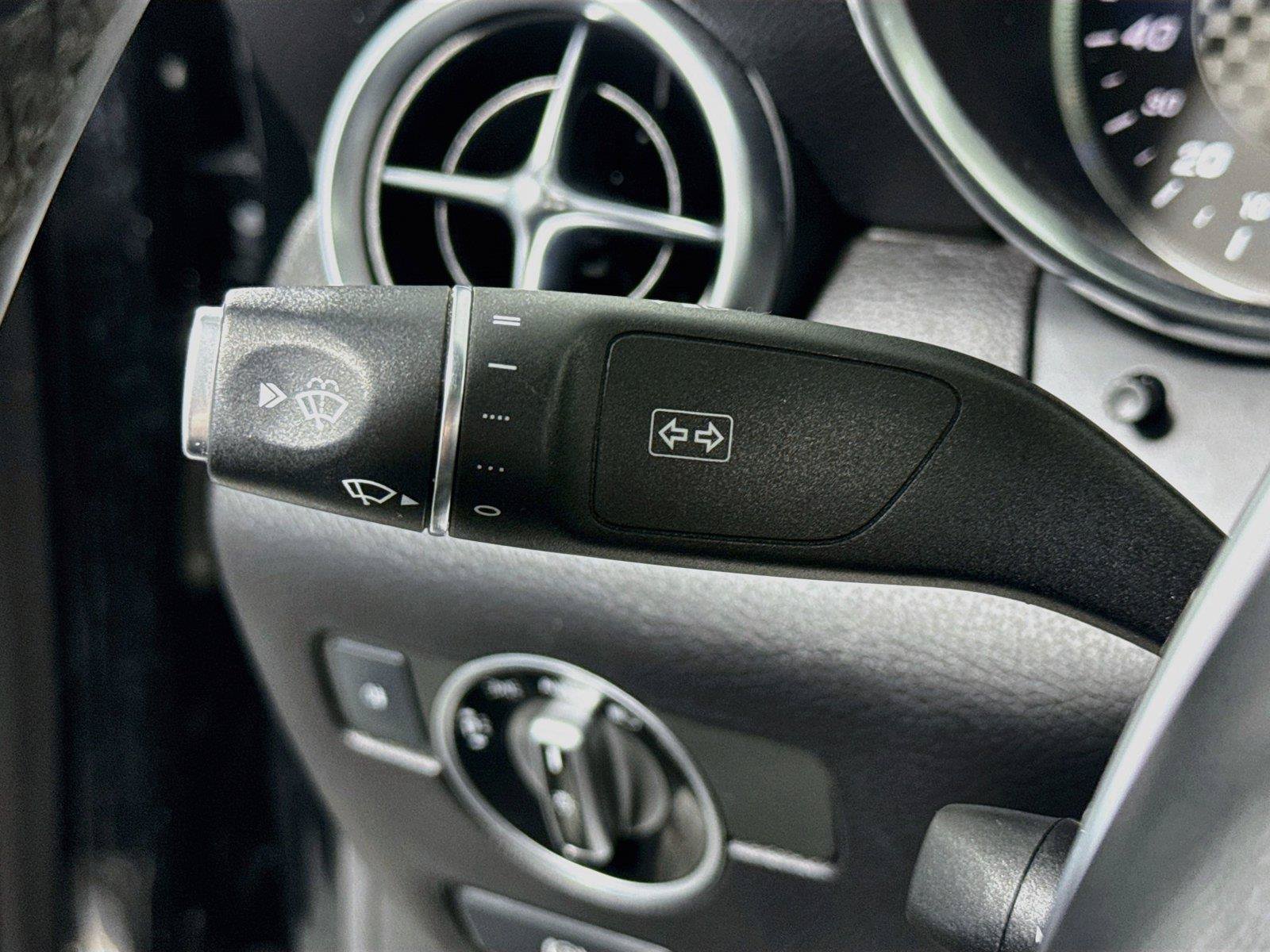 Used 2019 Mercedes-Benz SLC 300 image 12