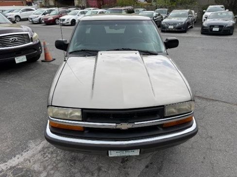 Used 2000 Chevrolet S10 Pickup LS w/ Preferred Equipment Group RWD image 11