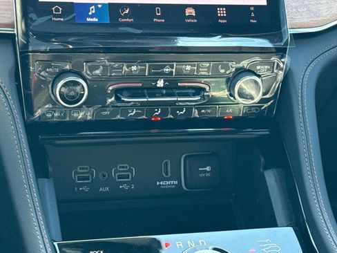New 2025 Jeep Grand Cherokee Summit image 16