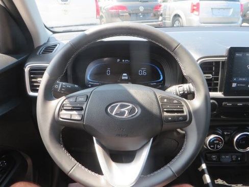Used 2026 Hyundai Venue SEL FWD image 16