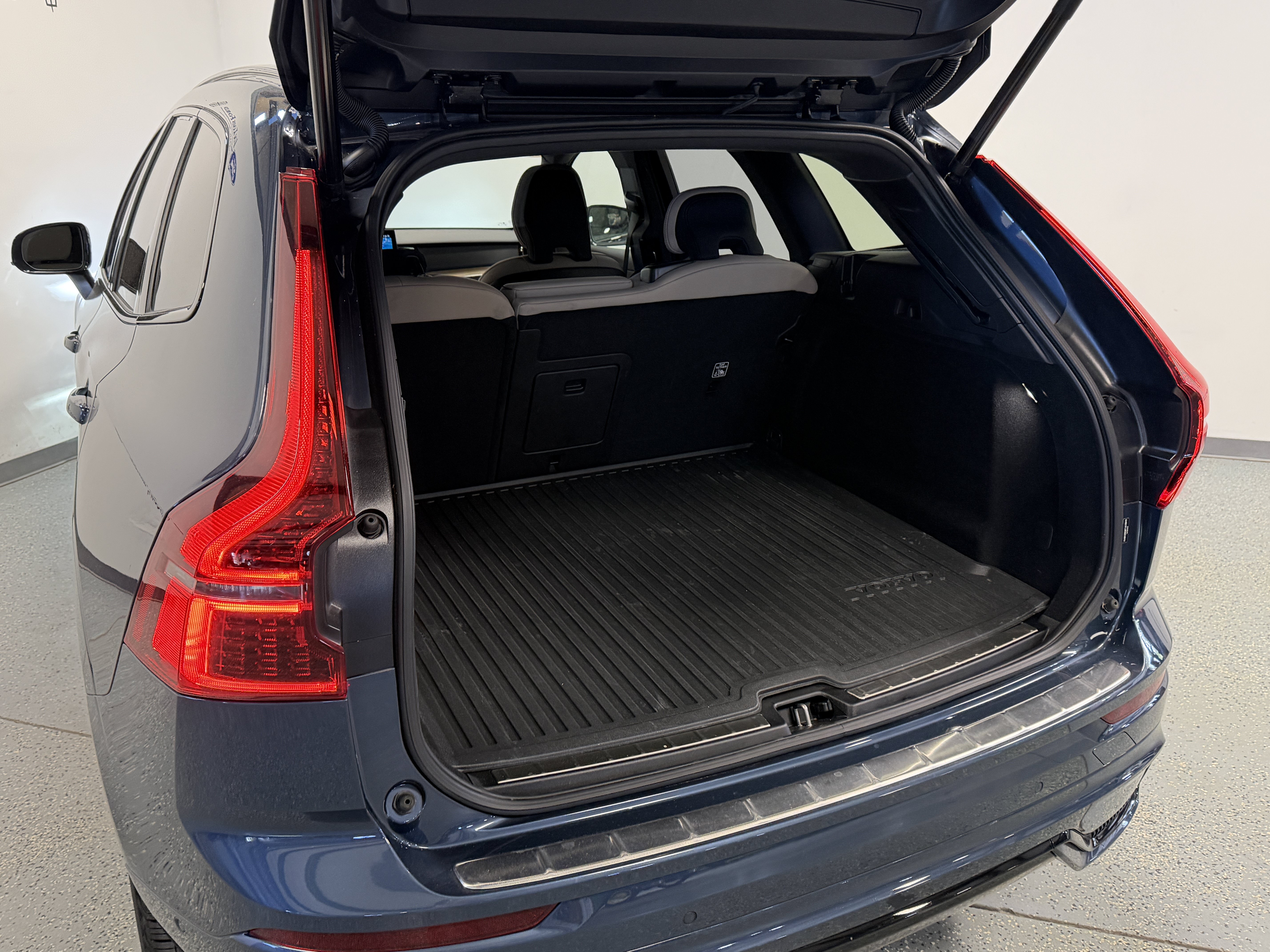 Used 2026 Volvo XC60 B5 Plus AWD/4WD image 24