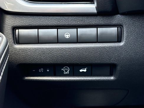 Used 2023 Nissan Rogue SL AWD/4WD image 19