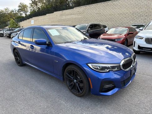 Used 2022 BMW 330e w/ M Sport Package RWD image 4