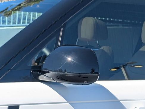 Used 2025 Land Rover Range Rover Long Wheelbase SE image 11