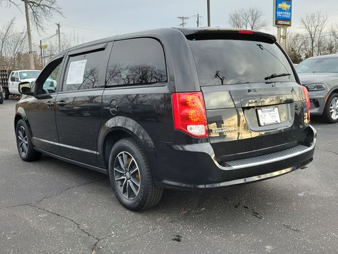 Used 2018 Dodge Grand Caravan GT image 3