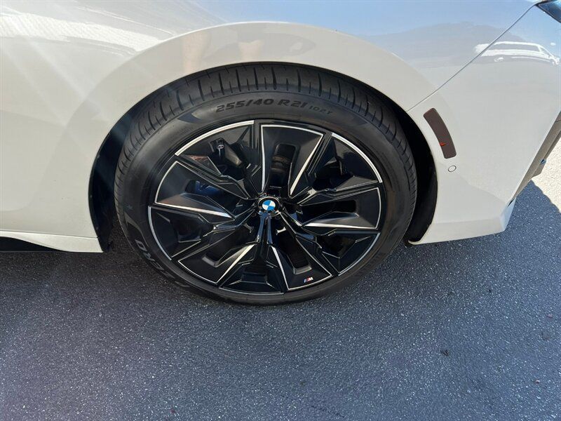 Used 2024 BMW i7 M70 AWD/4WD image 11