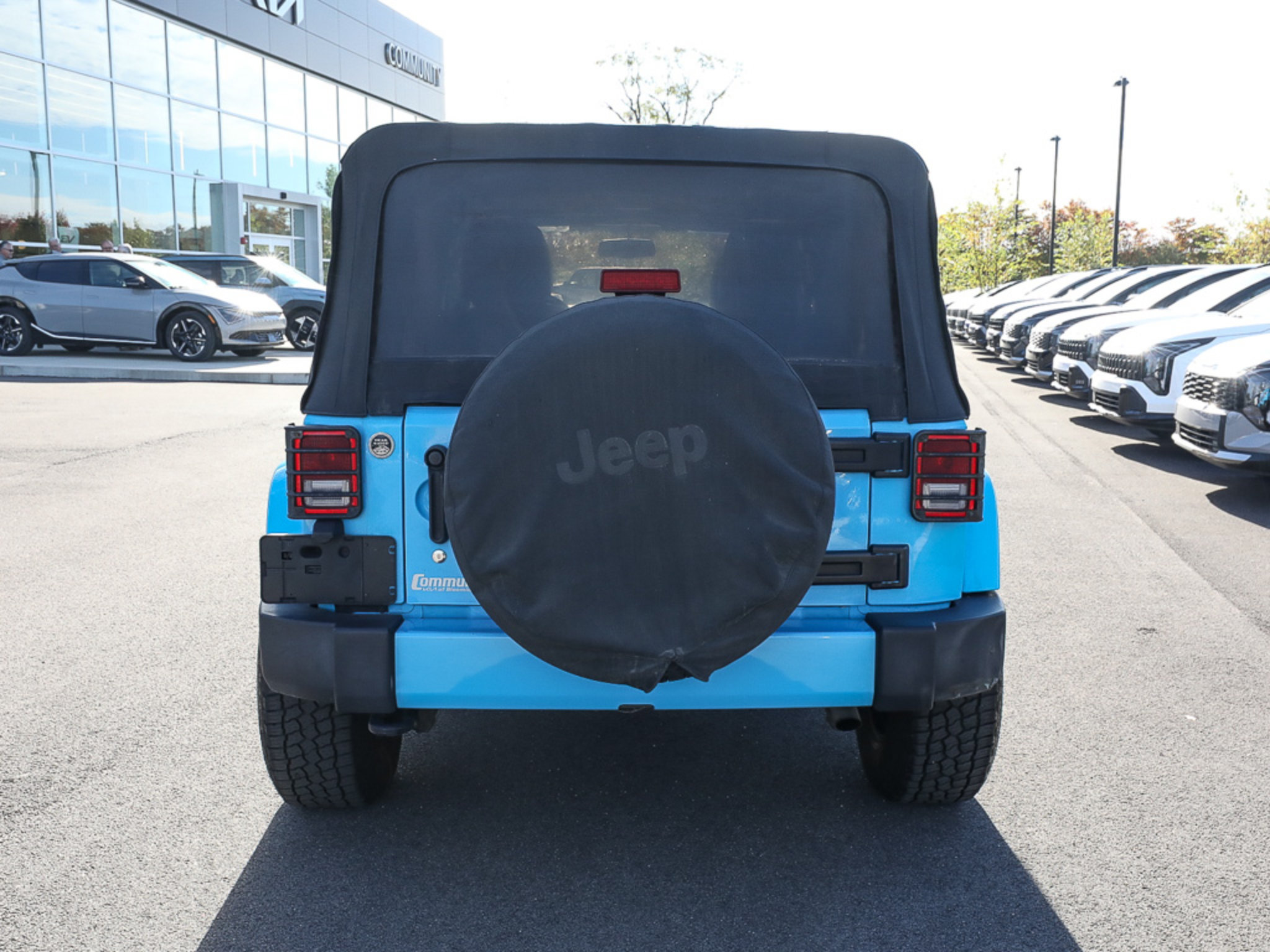 Used 2017 Jeep Wrangler Unlimited Sahara AWD/4WD image 5