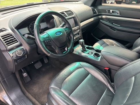 Used 2018 Ford Explorer XLT w/ Equipment Group 202A image 35